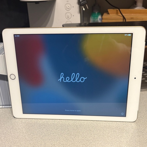 Apple Other - Apple iPad White/ Rose gold